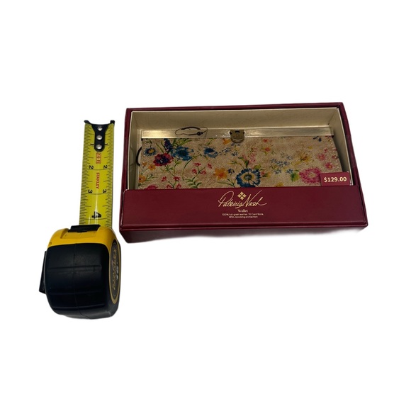 Patricia Nash NEW PRAIRIE ROSE
Leather Cauchy Wallet NWT & GIFT
BOX RFID - Picture 2 of 5